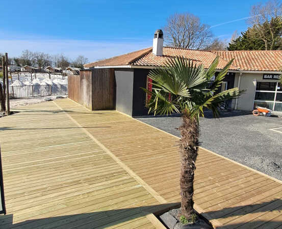 Conception, pose de terrasse bois personnalisée pour vos extérieurs à Landevieille Vendée