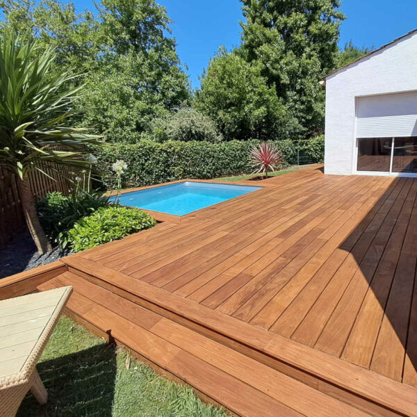 Entretien terrasse bois avec saturateur à Les Sables d'Olonne en Vendée : le résultat est parfait