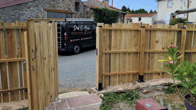 Palissade bois en Vendée avec portillon à Saint-Georges-de-Pointindoux réalisée par Deck' O Bois