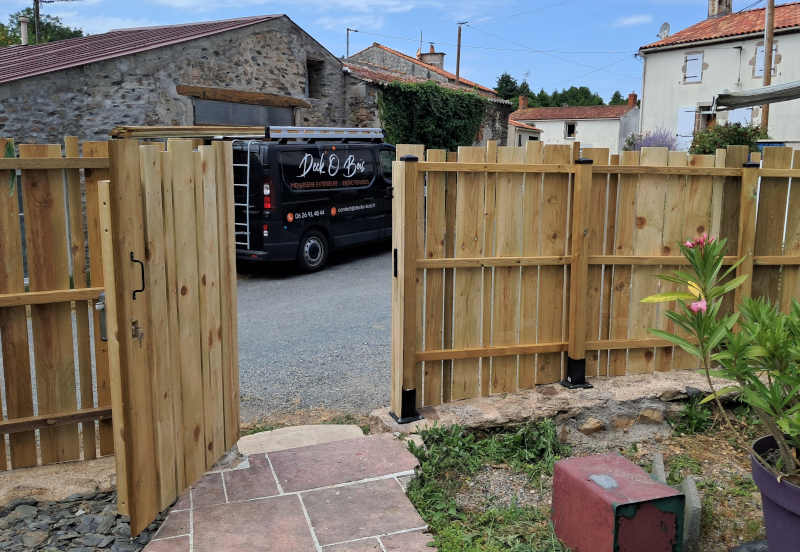Palissade bois en Vendée avec portillon à Saint-Georges-de-Pointindoux réalisée par Deck' O Bois
