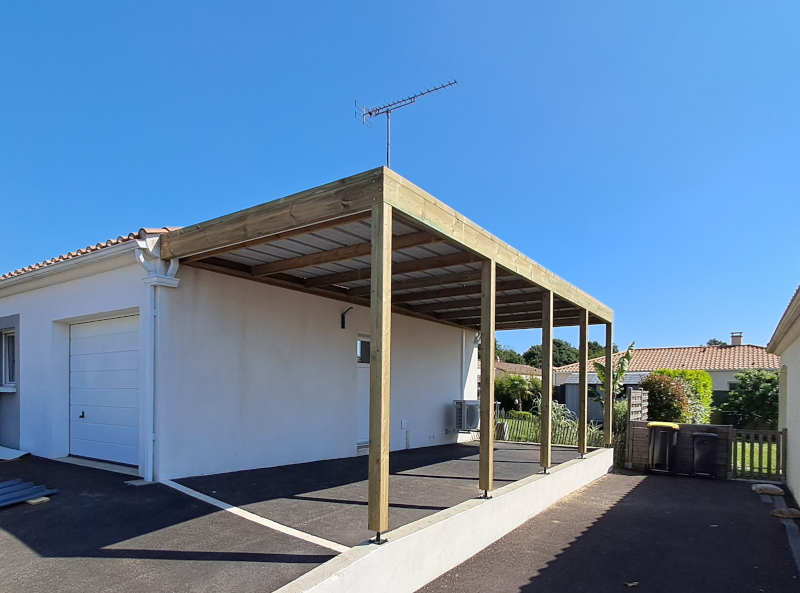 Carport en bois bac acier à Les Achards en Vendée