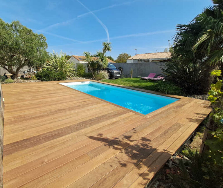 Terrasse bois en Ipé autour d’une piscine à Saint Mathurin en Vendée – Réalisation Deck’ O Bois