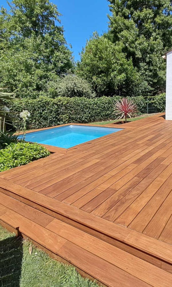 Entretien terrasse bois avec saturateur à Les Sables d'Olonne en Vendée : le résultat est parfait